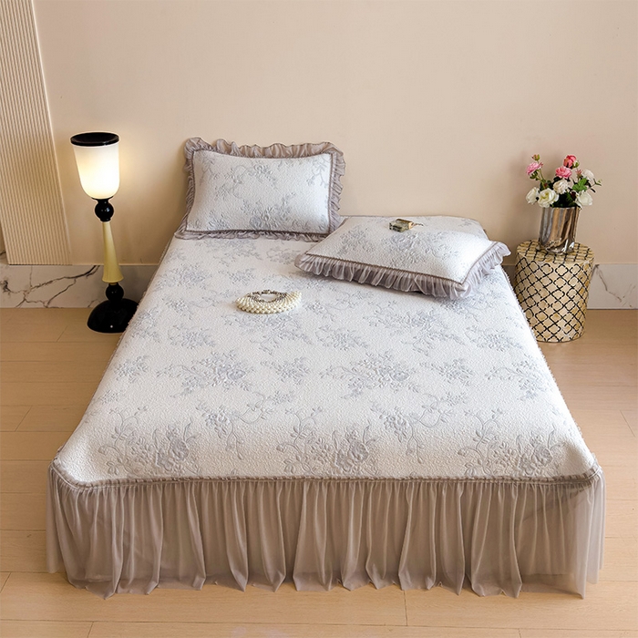 91家纺网 家纺一手货源 找家纺 莱家富 2026新款A类母婴级法式风冰豆豆凉席夏天冰丝席夏季可机洗家用软席床裙款 思琳娜-淡蓝