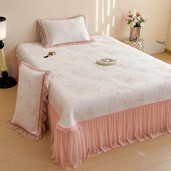 91家纺网 家纺一手货源 找家纺 莱家富 2026新款A类母婴级法式风冰豆豆凉席夏天冰丝席夏季可机洗家用软席床裙款 思琳娜-冰粉