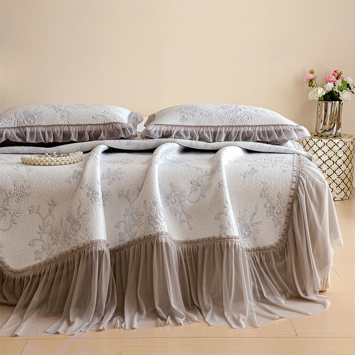 91家纺网 家纺一手货源 找家纺 莱家富 2026新款A类母婴级法式风冰豆豆凉席夏天冰丝席夏季可机洗家用软席床裙款 思琳娜-淡蓝