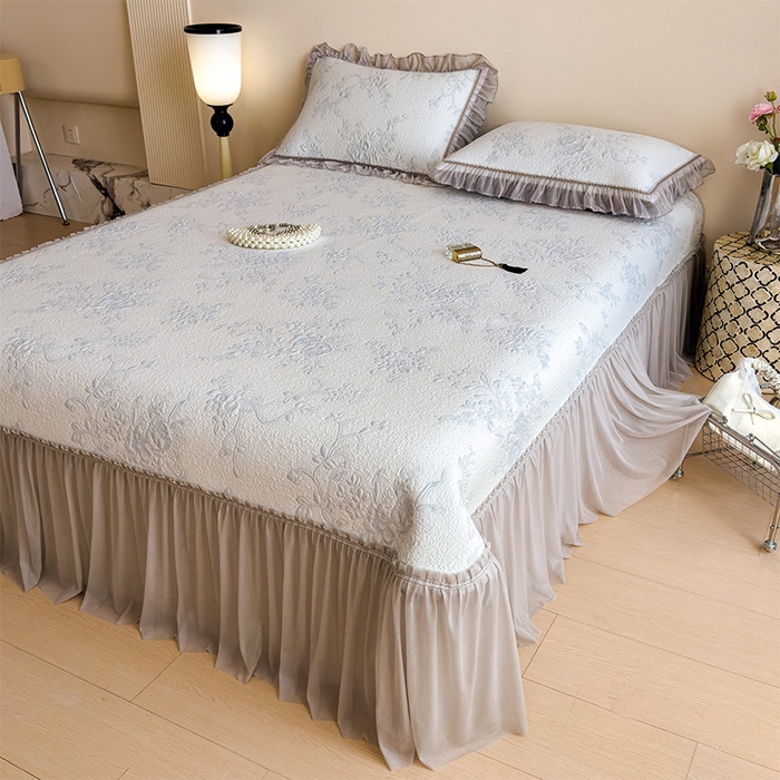 91家纺网 家纺一手货源 找家纺 莱家富 2026新款A类母婴级法式风冰豆豆凉席夏天冰丝席夏季可机洗家用软席床裙款 思琳娜-淡蓝