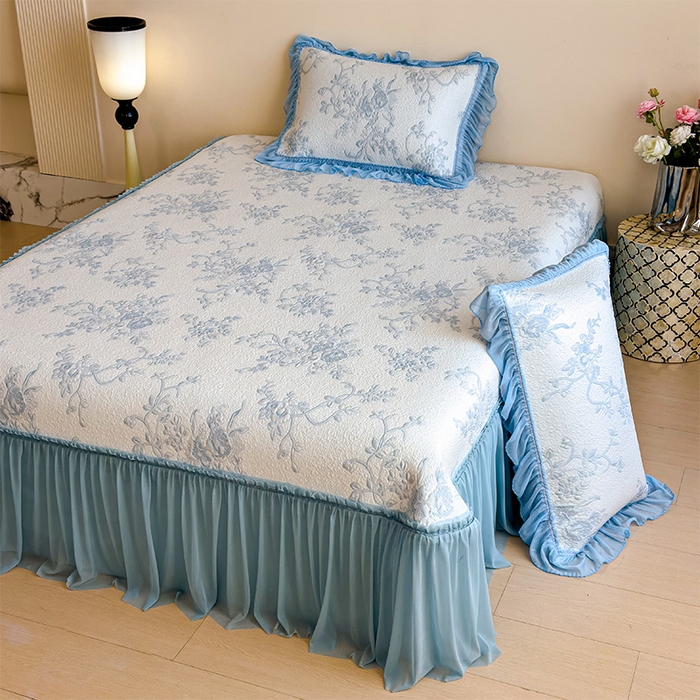 91家纺网 家纺一手货源 找家纺 莱家富 2026新款A类母婴级法式风冰豆豆凉席夏天冰丝席夏季可机洗家用软席床裙款 思琳娜-天空蓝