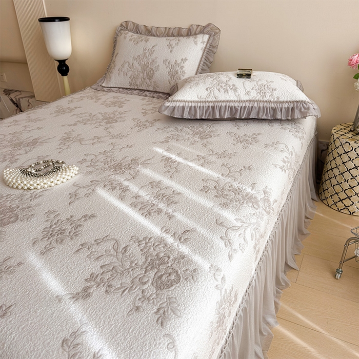 91家纺网 家纺一手货源 找家纺 莱家富 2026新款A类母婴级法式风冰豆豆凉席夏天冰丝席夏季可机洗家用软席床裙款 思琳娜-豆咖