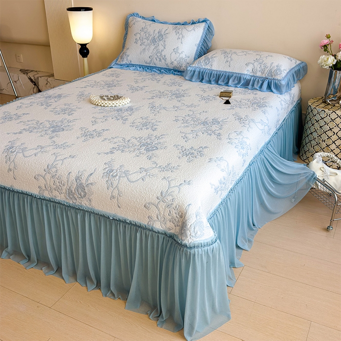 91家纺网 家纺一手货源 找家纺 莱家富 2026新款A类母婴级法式风冰豆豆凉席夏天冰丝席夏季可机洗家用软席床裙款 思琳娜-天空蓝