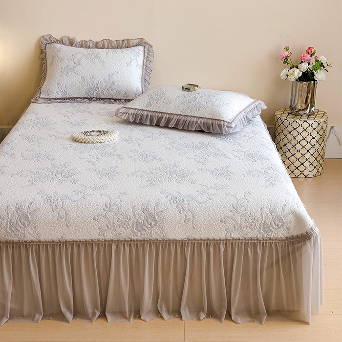 91家纺网 家纺一手货源 找家纺 莱家富 2026新款A类母婴级法式风冰豆豆凉席夏天冰丝席夏季可机洗家用软席床裙款 思琳娜-淡蓝