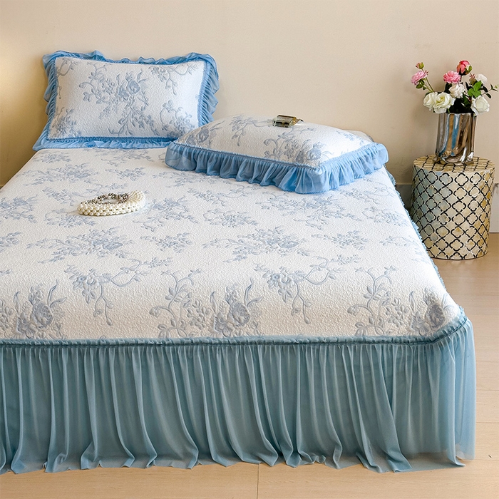 91家纺网 家纺一手货源 找家纺 莱家富 2026新款A类母婴级法式风冰豆豆凉席夏天冰丝席夏季可机洗家用软席床裙款 思琳娜-天空蓝