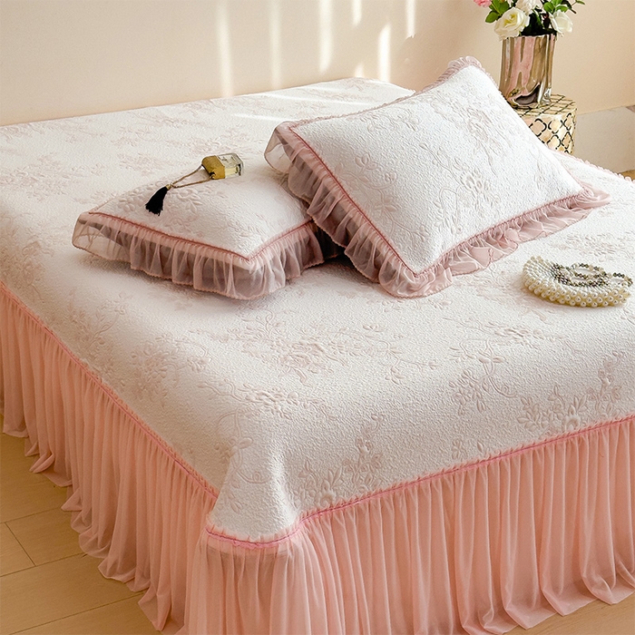 91家纺网 家纺一手货源 找家纺 莱家富 2026新款A类母婴级法式风冰豆豆凉席夏天冰丝席夏季可机洗家用软席床裙款 思琳娜-冰粉