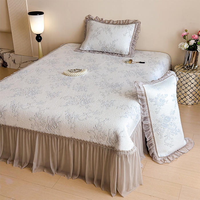 91家纺网 家纺一手货源 找家纺 莱家富 2026新款A类母婴级法式风冰豆豆凉席夏天冰丝席夏季可机洗家用软席床裙款 思琳娜-淡蓝