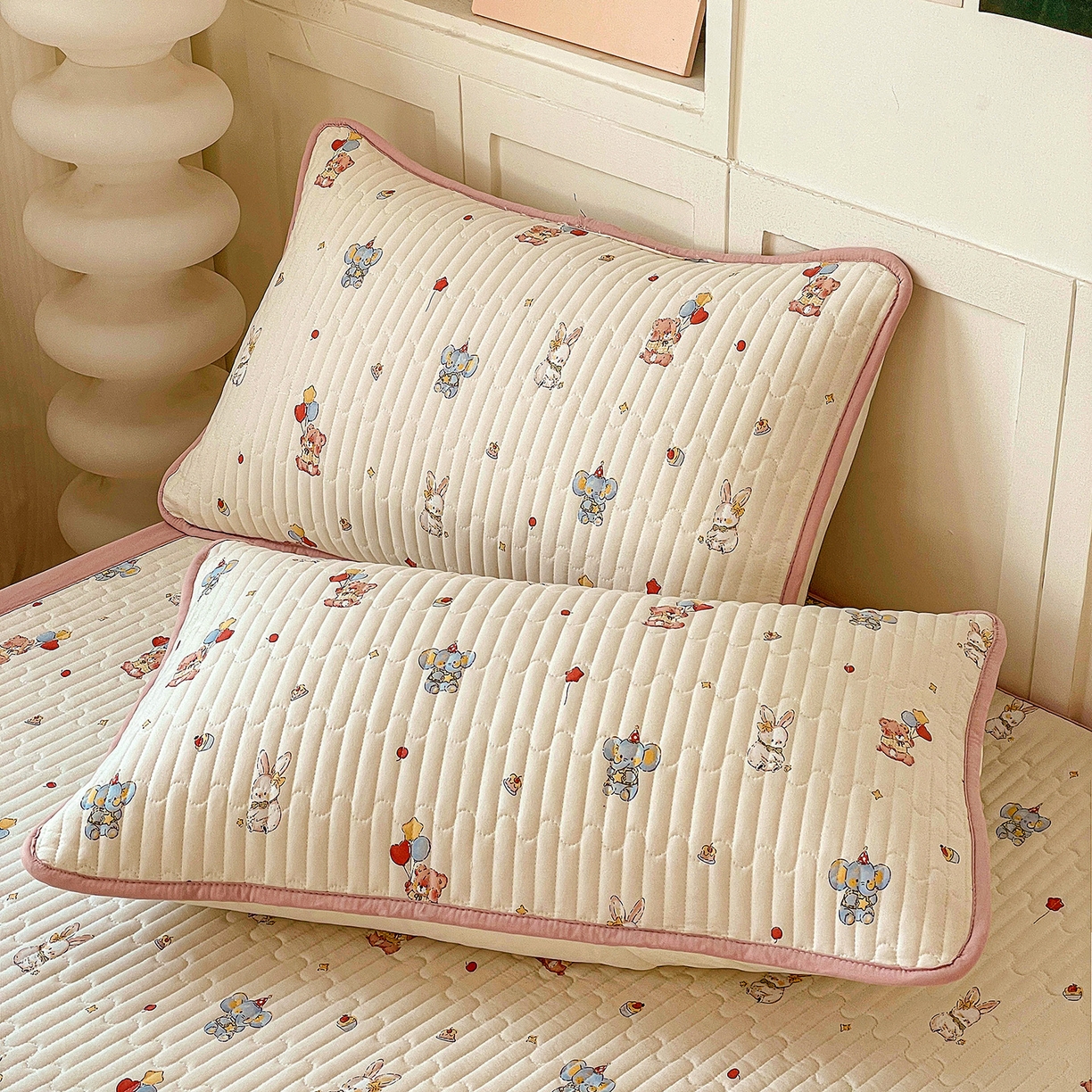 91家纺网 家纺一手货源 找家纺 纽缦家纺 2026新款A类105g仿棉古法水洗棉床垫 小飞象