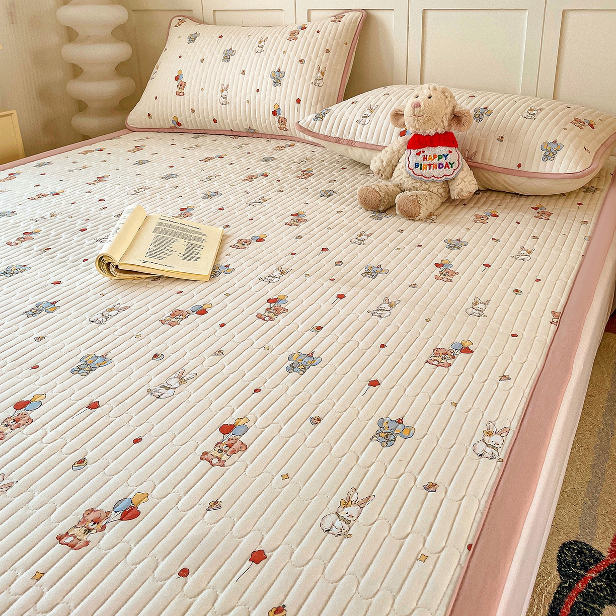 91家纺网 家纺一手货源 找家纺 纽缦家纺 2026新款A类105g仿棉古法水洗棉床垫 小飞象