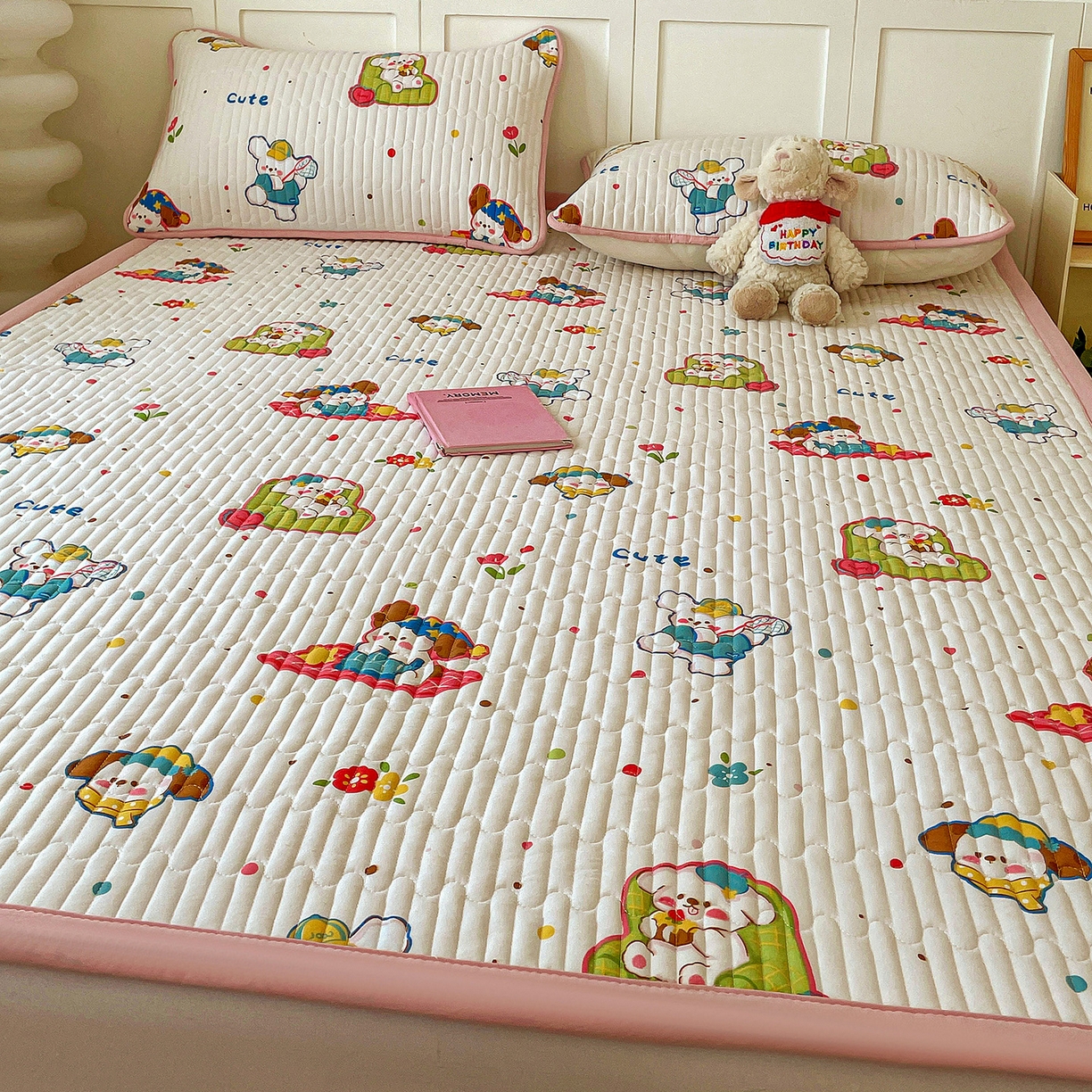 91家纺网 家纺一手货源 找家纺 纽缦家纺 2026新款A类105g仿棉古法水洗棉床垫 心愿狗