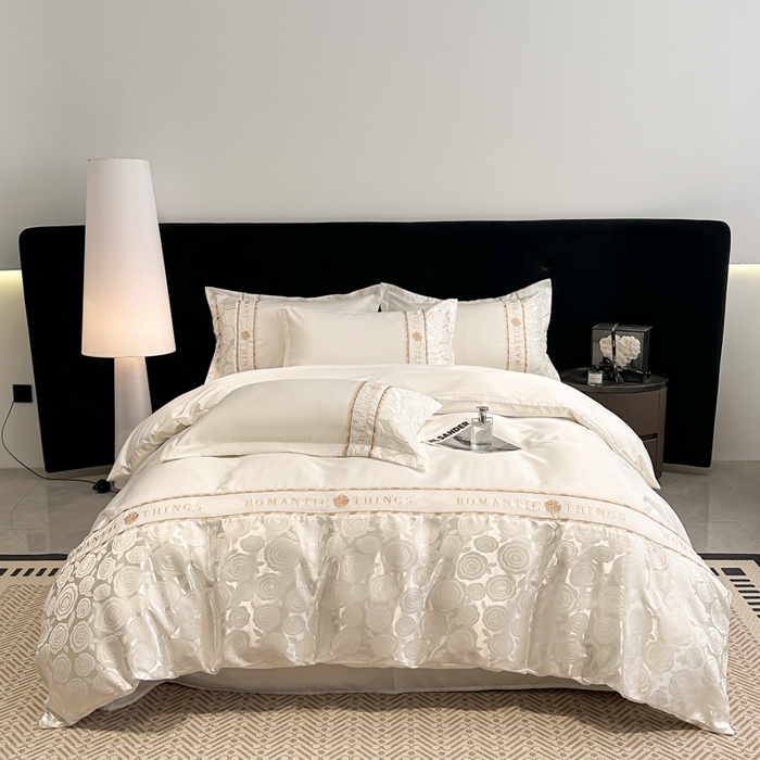 91家纺网 家纺一手货源 找家纺 金牛座家纺 2026春夏新款细斜纹贡缎亮丝提花重工刺绣四件套-爱恋 爱恋-奶白