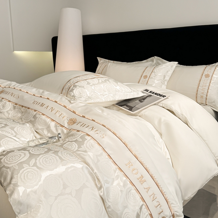 91家纺网 家纺一手货源 找家纺 金牛座家纺 2026春夏新款细斜纹贡缎亮丝提花重工刺绣四件套-爱恋 爱恋-奶白