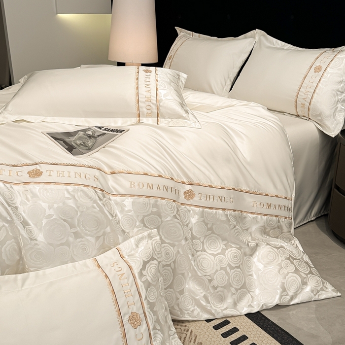 91家纺网 家纺一手货源 找家纺 金牛座家纺 2026春夏新款细斜纹贡缎亮丝提花重工刺绣四件套-爱恋 爱恋-奶白