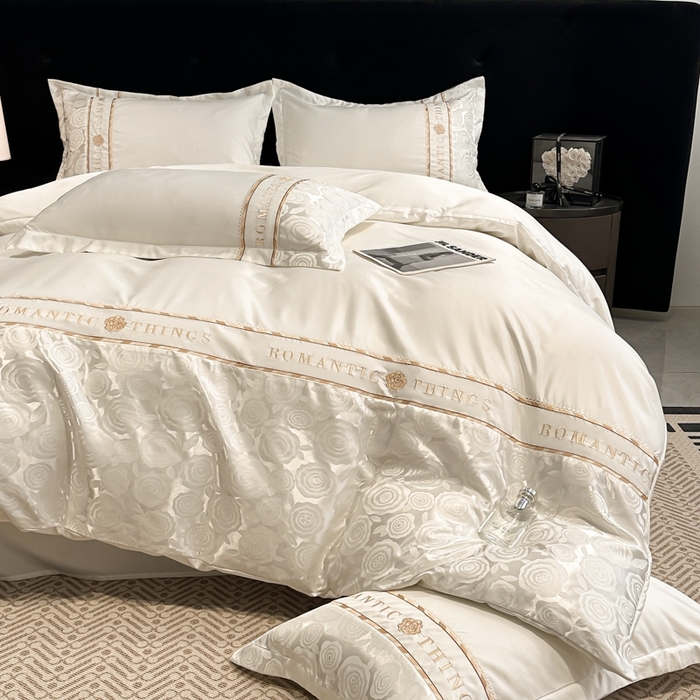 91家纺网 家纺一手货源 找家纺 金牛座家纺 2026春夏新款细斜纹贡缎亮丝提花重工刺绣四件套-爱恋 爱恋-奶白