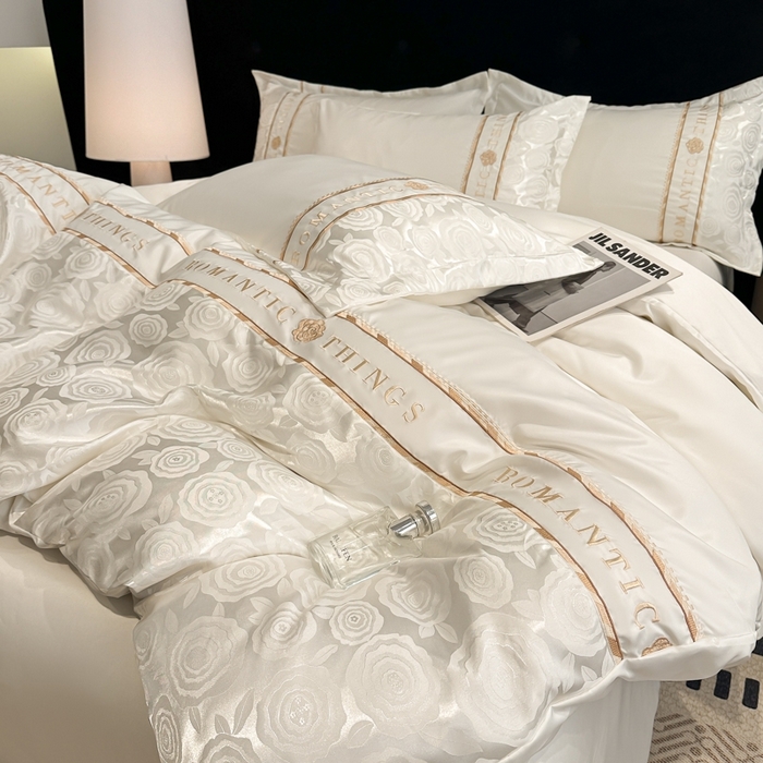 91家纺网 家纺一手货源 找家纺 金牛座家纺 2026春夏新款细斜纹贡缎亮丝提花重工刺绣四件套-爱恋 爱恋-奶白