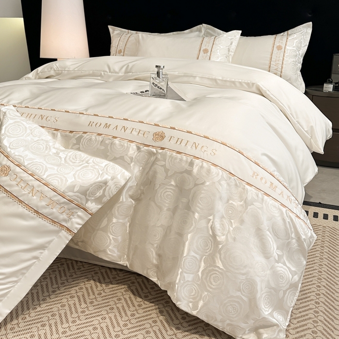 91家纺网 家纺一手货源 找家纺 金牛座家纺 2026春夏新款细斜纹贡缎亮丝提花重工刺绣四件套-爱恋 爱恋-奶白