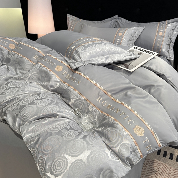 91家纺网 家纺一手货源 找家纺 金牛座家纺 2026春夏新款细斜纹贡缎亮丝提花重工刺绣四件套-爱恋 爱恋-灰