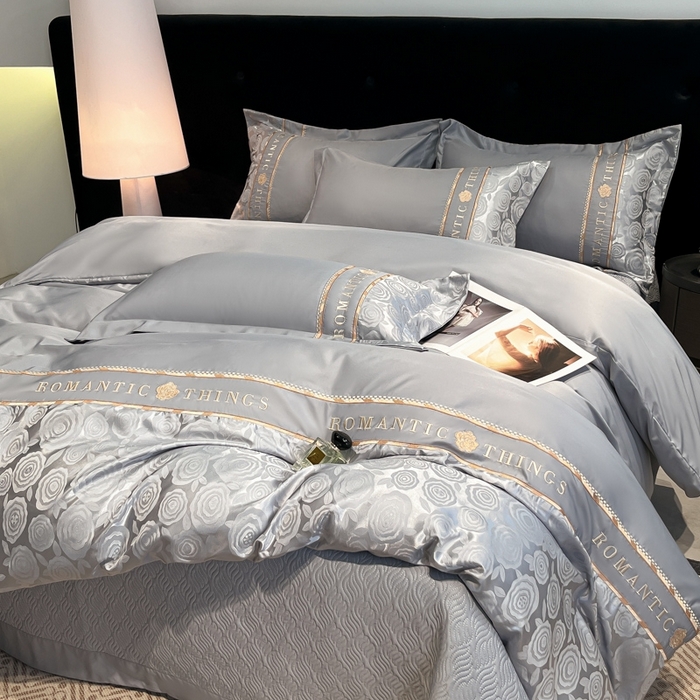 91家纺网 家纺一手货源 找家纺 金牛座家纺 2026春夏新款细斜纹贡缎亮丝提花重工刺绣四件套-爱恋 爱恋-灰