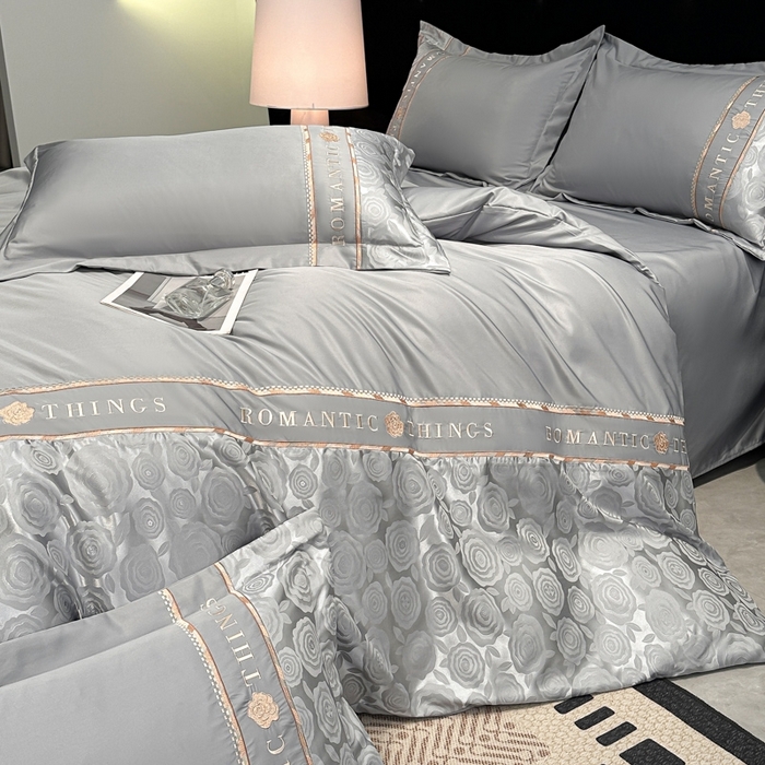 91家纺网 家纺一手货源 找家纺 金牛座家纺 2026春夏新款细斜纹贡缎亮丝提花重工刺绣四件套-爱恋 爱恋-灰