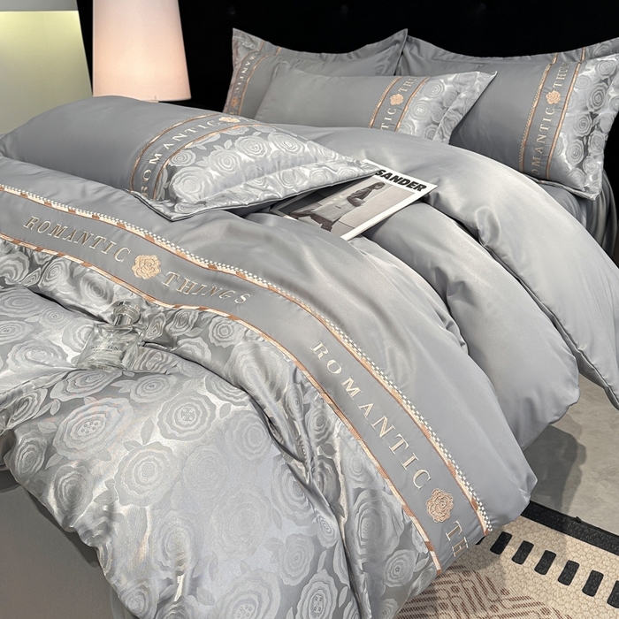 91家纺网 家纺一手货源 找家纺 金牛座家纺 2026春夏新款细斜纹贡缎亮丝提花重工刺绣四件套-爱恋 爱恋-灰