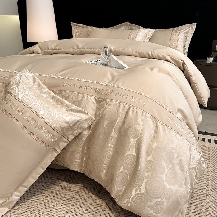 91家纺网 家纺一手货源 找家纺 金牛座家纺 2026春夏新款细斜纹贡缎亮丝提花重工刺绣四件套-爱恋 爱恋-香槟