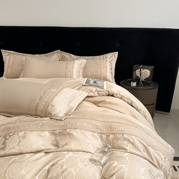 91家纺网 家纺一手货源 找家纺 金牛座家纺 2026春夏新款细斜纹贡缎亮丝提花重工刺绣四件套-爱恋 爱恋-香槟