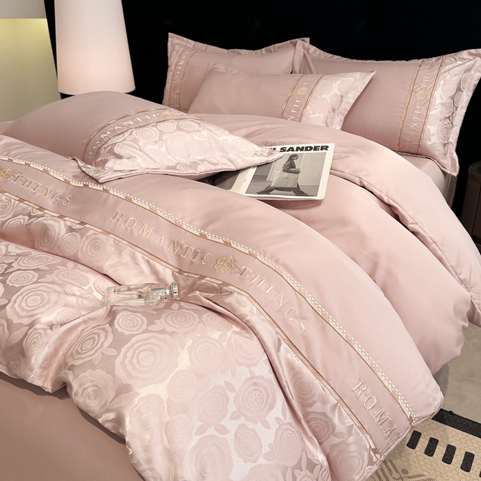 91家纺网 家纺一手货源 找家纺 金牛座家纺 2026春夏新款细斜纹贡缎亮丝提花重工刺绣四件套-爱恋 爱恋-浅豆沙