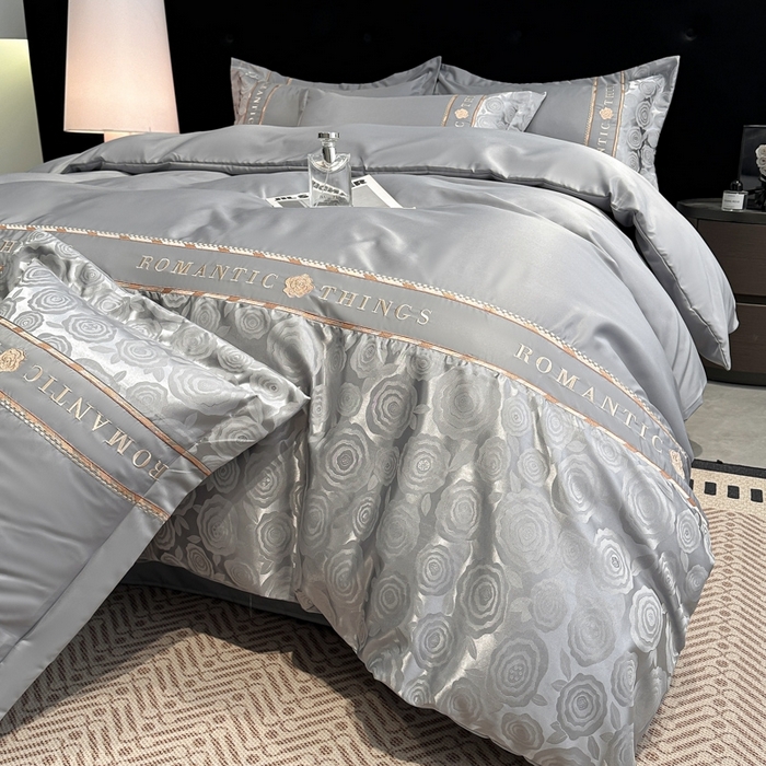 91家纺网 家纺一手货源 找家纺 金牛座家纺 2026春夏新款细斜纹贡缎亮丝提花重工刺绣四件套-爱恋 爱恋-灰