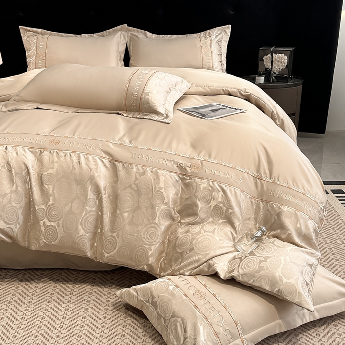 91家纺网 家纺一手货源 找家纺 金牛座家纺 2026春夏新款细斜纹贡缎亮丝提花重工刺绣四件套-爱恋 爱恋-香槟