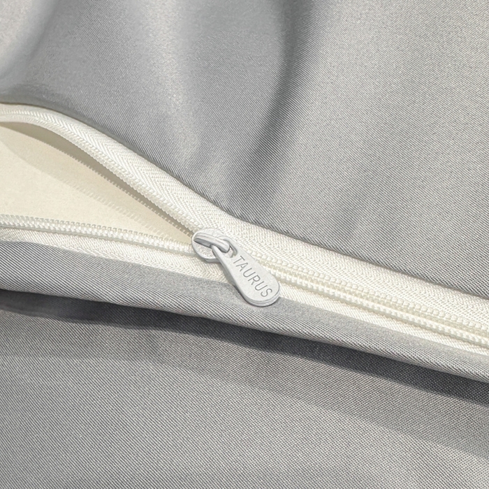 91家纺网 家纺一手货源 找家纺 金牛座家纺 2026春夏新款细斜纹贡缎亮丝提花重工刺绣四件套-爱恋 爱恋-灰