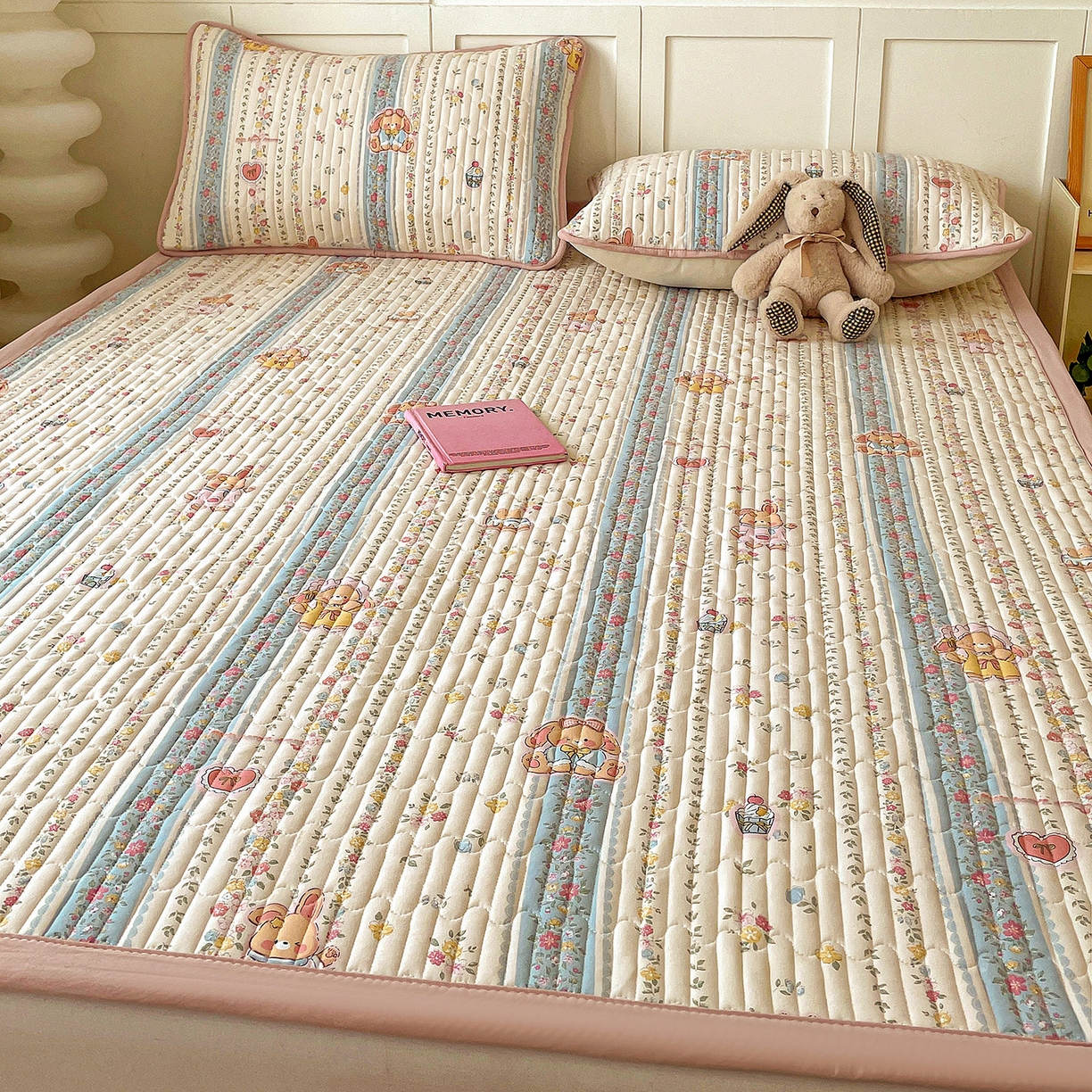 91家纺网 家纺一手货源 找家纺 纽缦家纺 2026新款A类105g仿棉古法水洗棉床垫 幸运狗