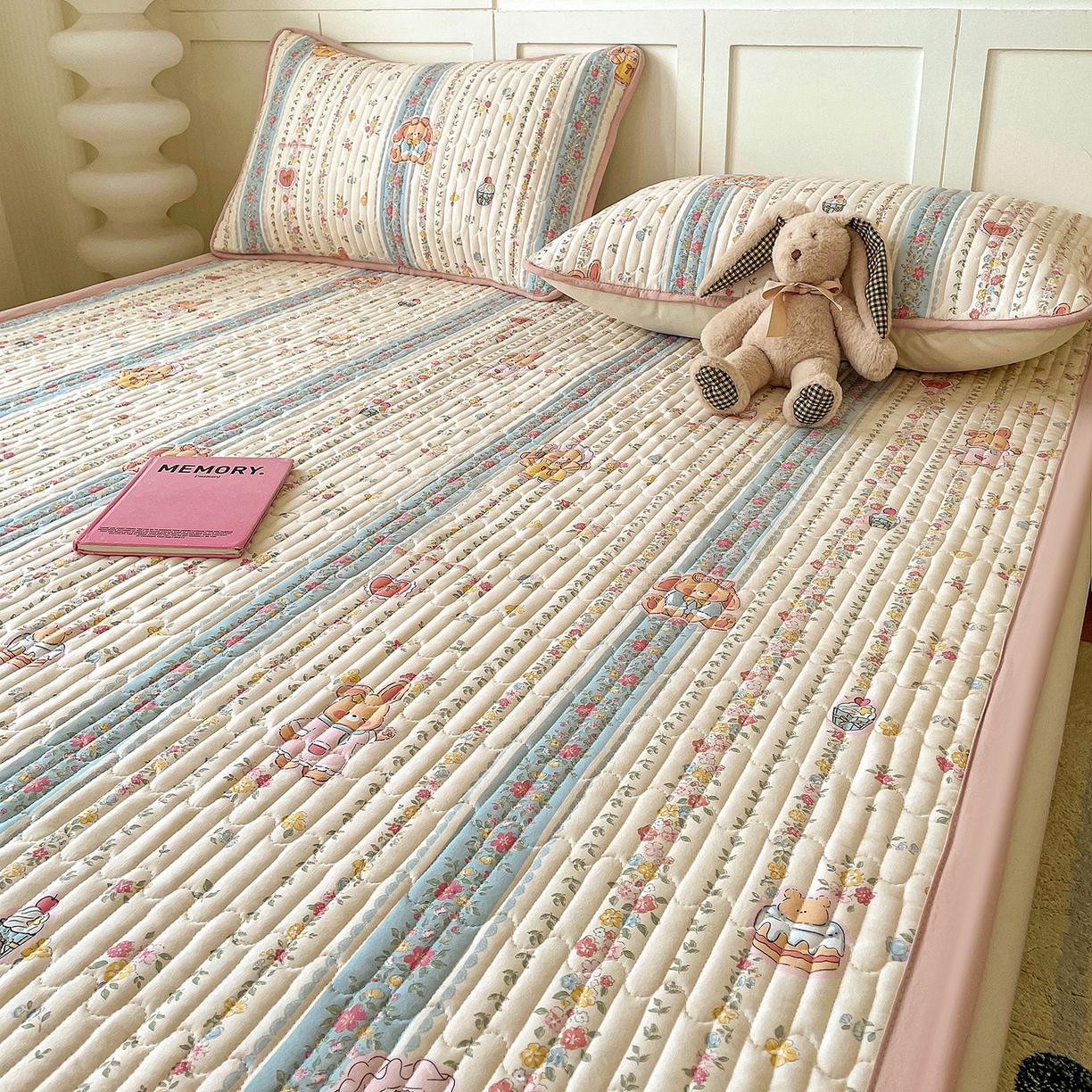 91家纺网 家纺一手货源 找家纺 纽缦家纺 2026新款A类105g仿棉古法水洗棉床垫 幸运狗