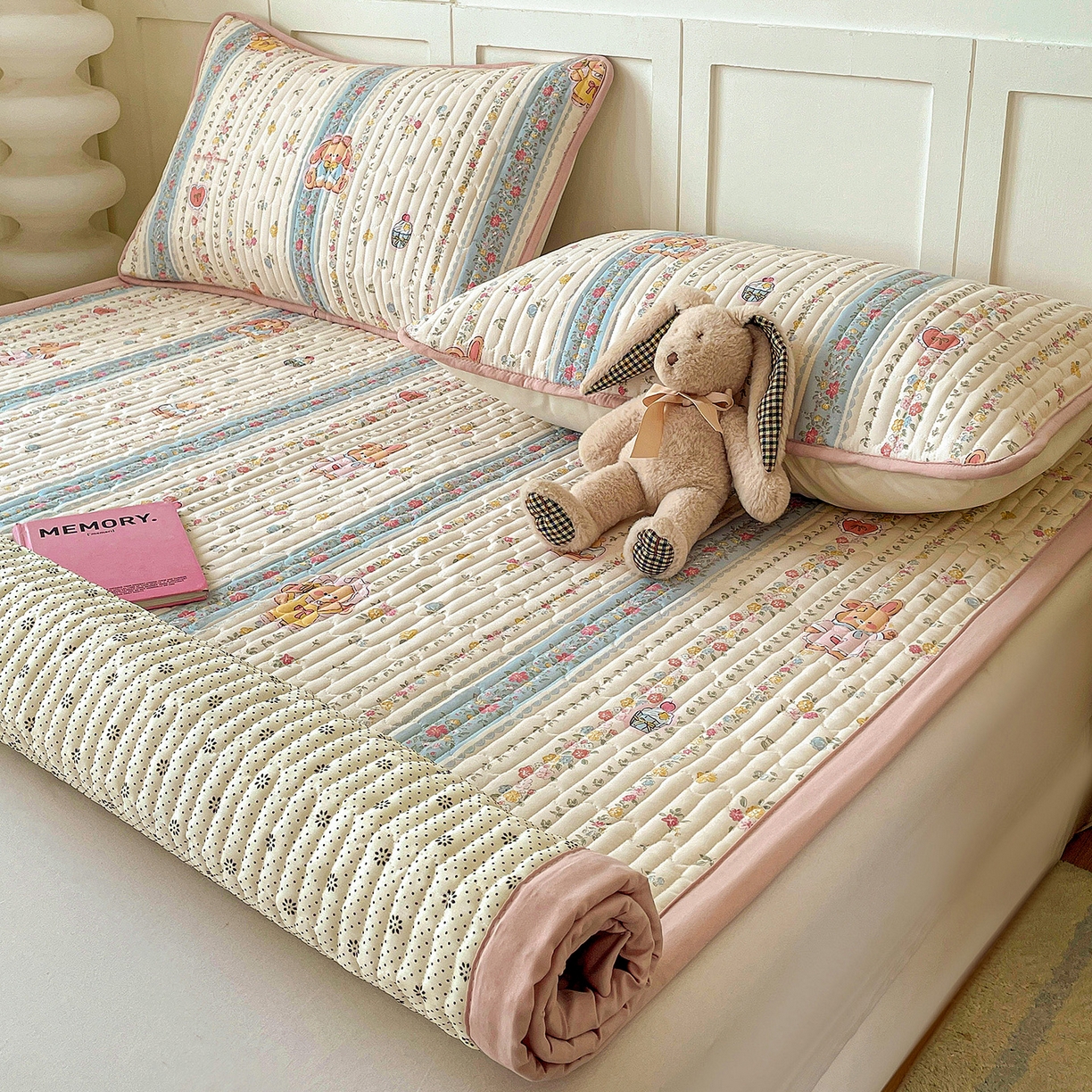 91家纺网 家纺一手货源 找家纺 纽缦家纺 2026新款A类105g仿棉古法水洗棉床垫 幸运狗