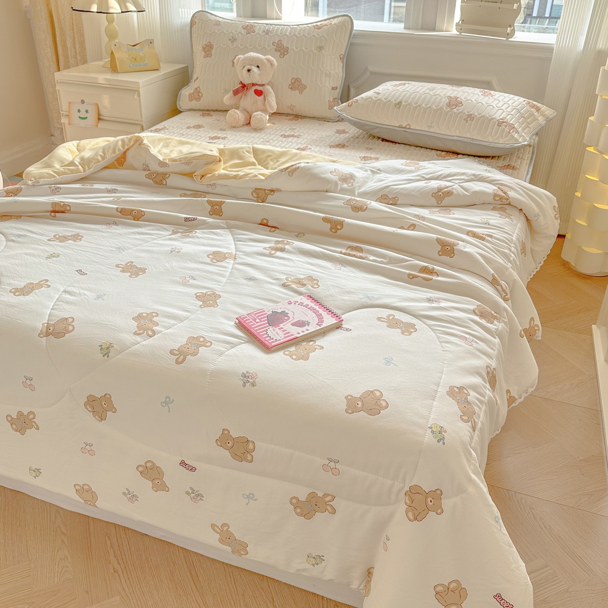 91家纺网 家纺一手货源 找家纺 慕尚家纺 2026新款乳胶凉席夏被空调被夏凉被套装组合 宝贝小熊