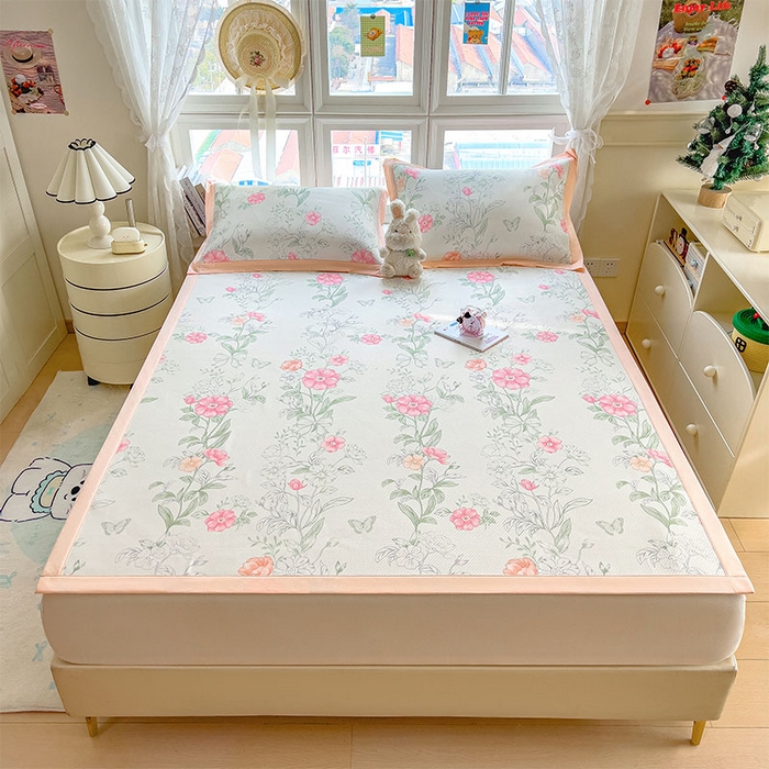 91家纺网 家纺一手货源 找家纺 莱家富 2026新款夏季花卉冰丝床裙席单件夏天冰豆豆A类可机洗学生宿舍空调软席 印花斜纹凉席-牡丹粉