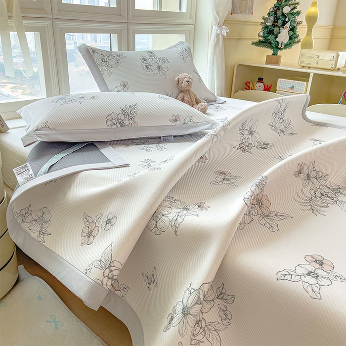 91家纺网 家纺一手货源 找家纺 莱家富 2026新款夏季花卉冰丝床裙席单件夏天冰豆豆A类可机洗学生宿舍空调软席 印花斜纹凉席-花影