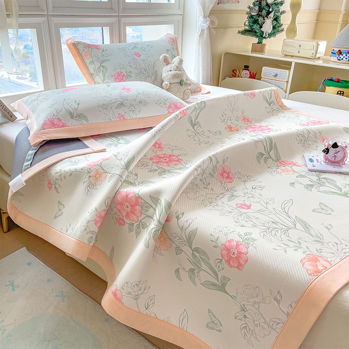 91家纺网 家纺一手货源 找家纺 莱家富 2026新款夏季花卉冰丝床裙席单件夏天冰豆豆A类可机洗学生宿舍空调软席 印花斜纹凉席-牡丹粉