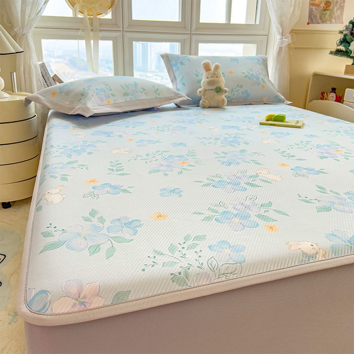 91家纺网 家纺一手货源 找家纺 莱家富 2026新款夏季花卉冰丝床裙席单件夏天冰豆豆A类可机洗学生宿舍空调软席 印花床笠席-春漫庭