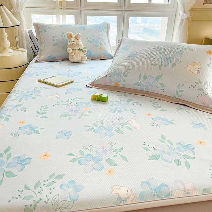 91家纺网 家纺一手货源 找家纺 莱家富 2026新款夏季花卉冰丝床裙席单件夏天冰豆豆A类可机洗学生宿舍空调软席 印花床笠席-春漫庭