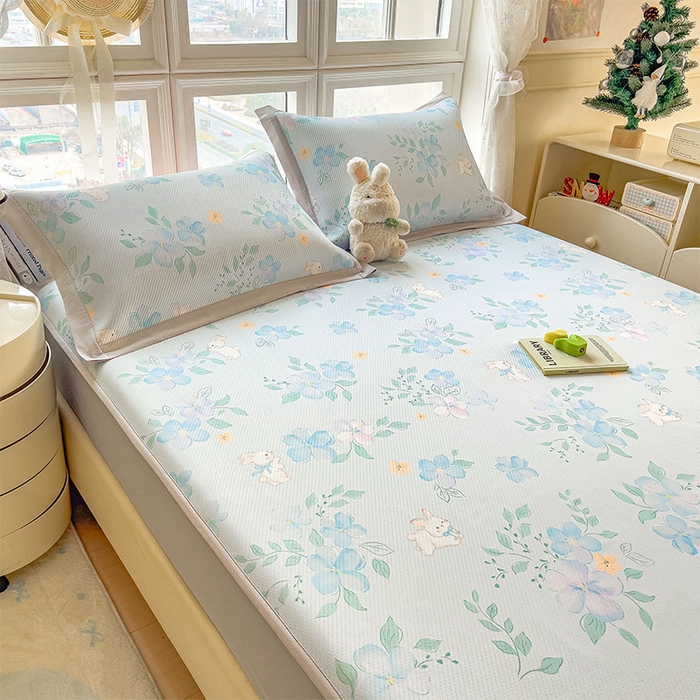 91家纺网 家纺一手货源 找家纺 莱家富 2026新款夏季花卉冰丝床裙席单件夏天冰豆豆A类可机洗学生宿舍空调软席 印花床笠席-春漫庭