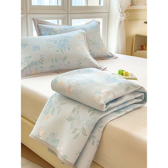 91家纺网 家纺一手货源 找家纺 莱家富 2026新款夏季花卉冰丝床裙席单件夏天冰豆豆A类可机洗学生宿舍空调软席 印花床笠席-春漫庭