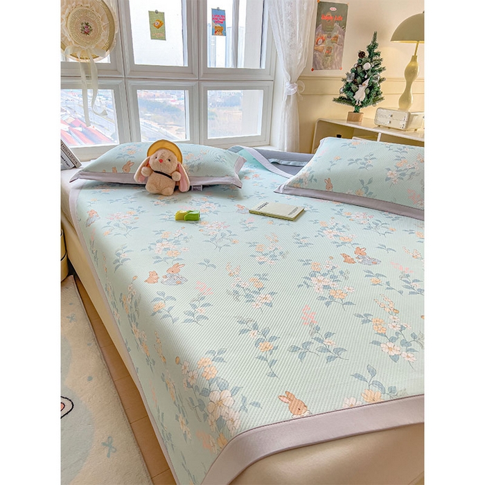 91家纺网 家纺一手货源 找家纺 莱家富 2026新款夏季花卉冰丝床裙席单件夏天冰豆豆A类可机洗学生宿舍空调软席 印花斜纹凉席-丛林小兔