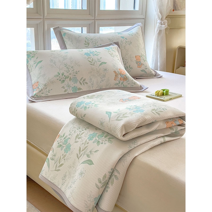 91家纺网 家纺一手货源 找家纺 莱家富 2026新款夏季花卉冰丝床裙席单件夏天冰豆豆A类可机洗学生宿舍空调软席 印花床笠席-丛林小熊