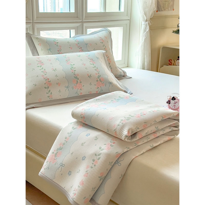 91家纺网 家纺一手货源 找家纺 莱家富 2026新款夏季花卉冰丝床裙席单件夏天冰豆豆A类可机洗学生宿舍空调软席 印花床笠席-花知晓