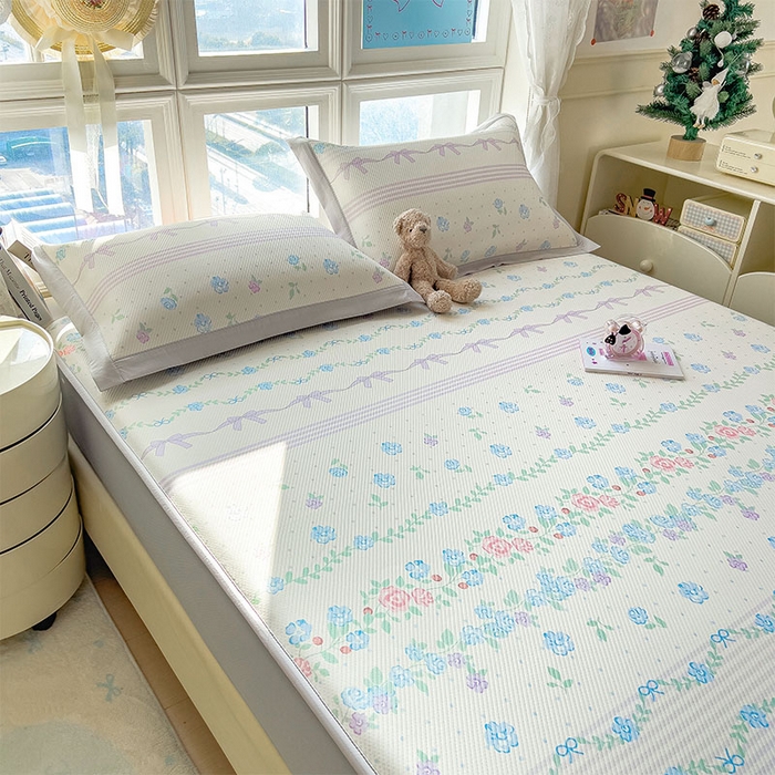 91家纺网 家纺一手货源 找家纺 莱家富 2026新款夏季花卉冰丝床裙席单件夏天冰豆豆A类可机洗学生宿舍空调软席 印花床笠席-田园之家