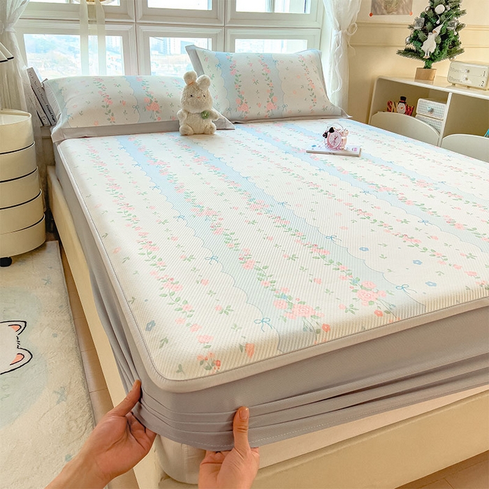 91家纺网 家纺一手货源 找家纺 莱家富 2026新款夏季花卉冰丝床裙席单件夏天冰豆豆A类可机洗学生宿舍空调软席 印花床笠席-花知晓