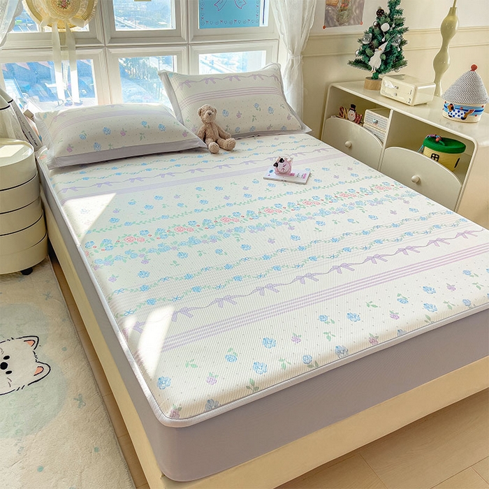 91家纺网 家纺一手货源 找家纺 莱家富 2026新款夏季花卉冰丝床裙席单件夏天冰豆豆A类可机洗学生宿舍空调软席 印花床笠席-田园之家