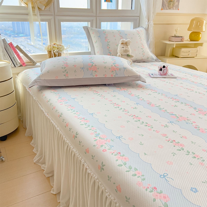 91家纺网 家纺一手货源 找家纺 莱家富 2026新款夏季花卉冰丝床裙席单件夏天冰豆豆A类可机洗学生宿舍空调软席 印花床裙席-花知晓