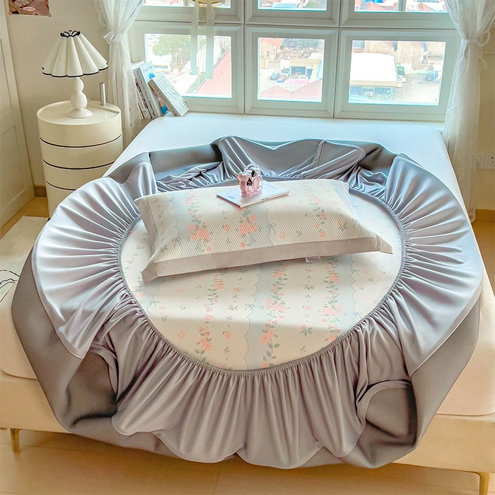 91家纺网 家纺一手货源 找家纺 莱家富 2026新款夏季花卉冰丝床裙席单件夏天冰豆豆A类可机洗学生宿舍空调软席 印花床笠席-花知晓