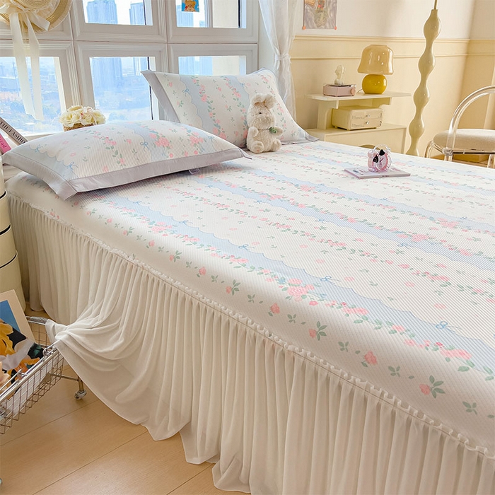 91家纺网 家纺一手货源 找家纺 莱家富 2026新款夏季花卉冰丝床裙席单件夏天冰豆豆A类可机洗学生宿舍空调软席 印花床裙席-花知晓